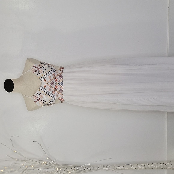 Forever 21 | Dresses | Forever 2 White Floral Embroidered Maxi Dress Sz S |  Poshmark